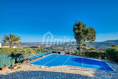 Gutes Haus mit Panoramablick und Pool