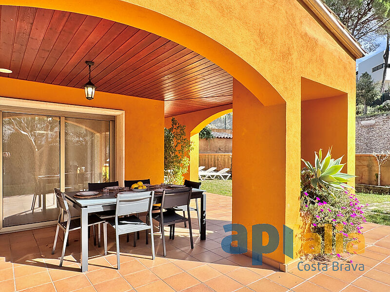 Exclusive luxury residence in the heart of the Costa Brava, has tourist licence