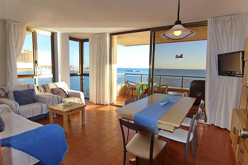 Apartament de 3 dormitoris amb àmplia terrassa amb vista al mar a Sant Antoni de Calonge
