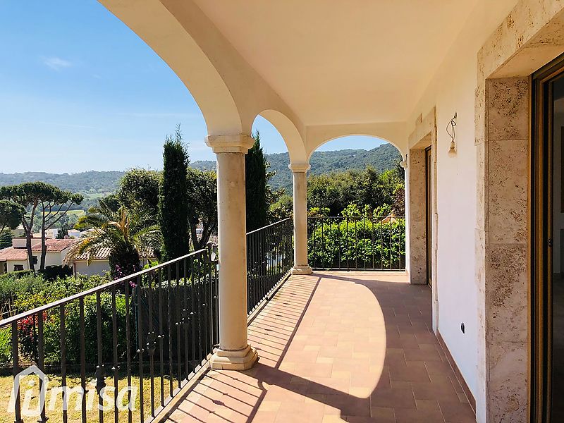 Newly built villa with 6 bedrooms and beautiful views