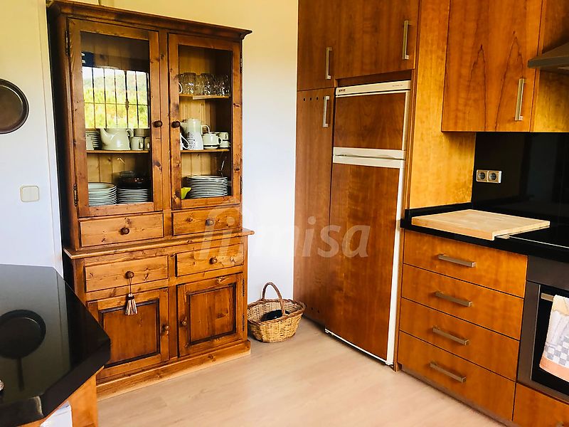 Rustic property with high-end features located in the heart of Les Gavarres natural park.
