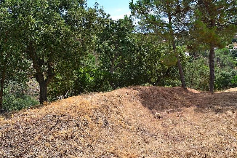 Large plot with views of Les Gavarres