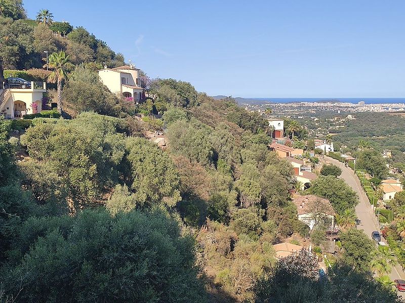 Grundstück in Calonge, freistehendes Haus mit Meer- und Bergblick zu bauen