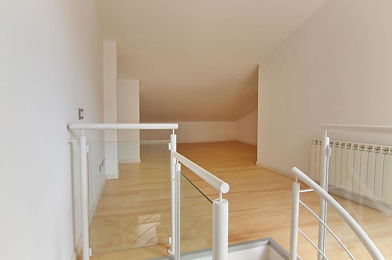 Penthouse flambant neuf.