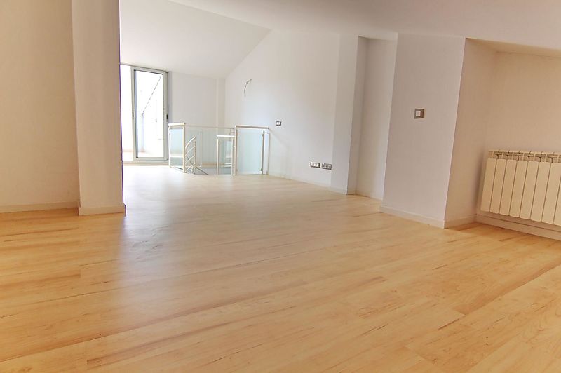 Penthouse flambant neuf.