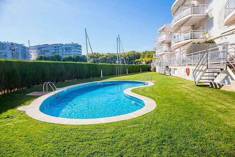 Apartment with communal pool in the port of Playa de Aro