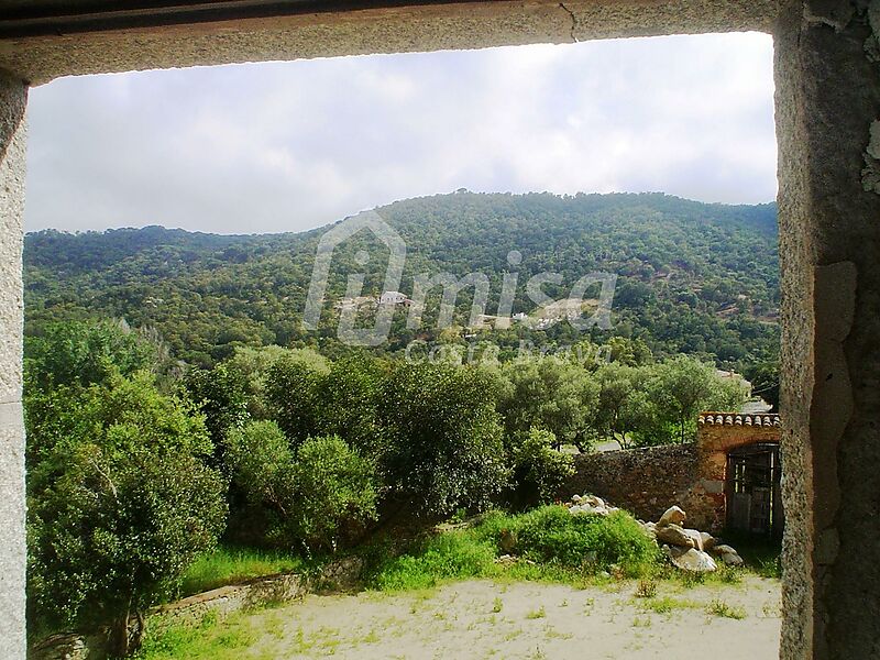 Beautiful 19th century castle 3 km from the beach and with 11,000 m2 in Calonge.