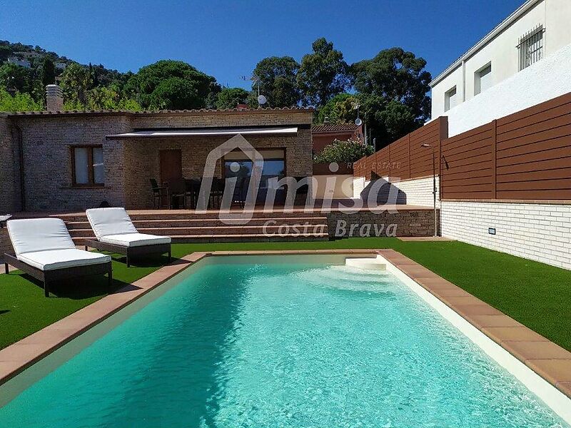 New building property with private pool in Calonge