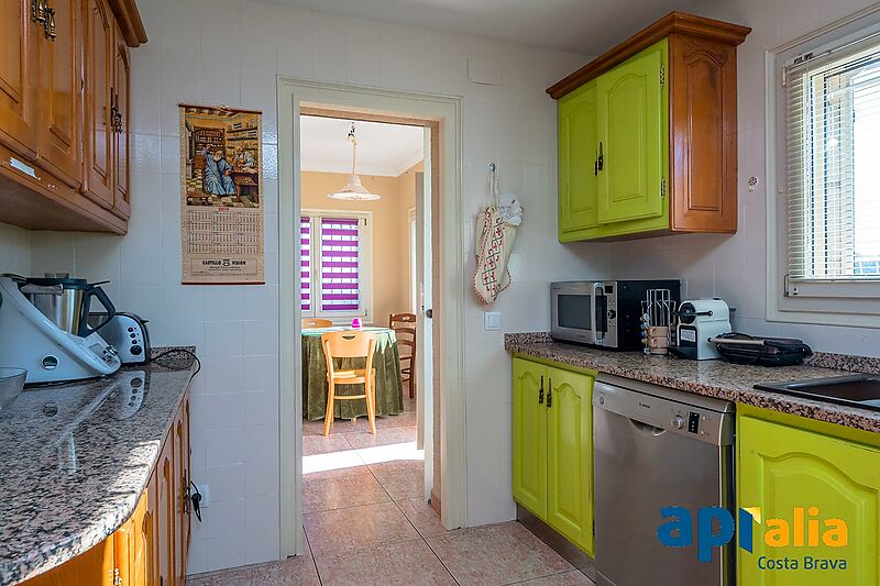 Big house with a separate apartment with a pool and just 5 minutes from the beach, perfect for families.