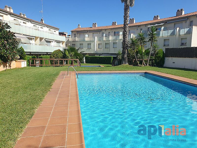Appartement en duplex avec piscine commune à La Fosca, Palamós, à 5 min à pied de la plage