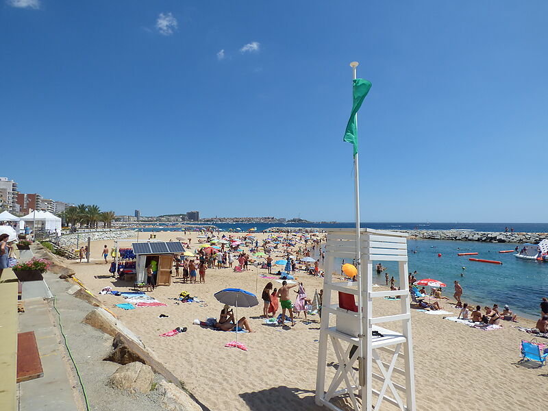 Terrain de 1790 m2. Spectaculaire vue sur la mer