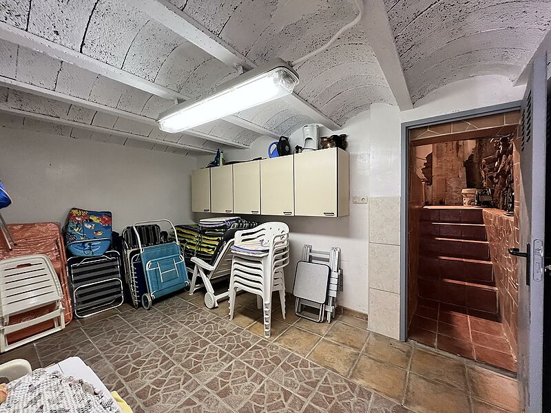 Townhouse only 300 m from the beach with beautiful views over the mountain and partial sea views, south-oriented