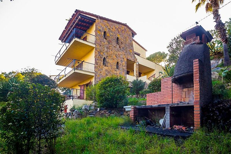 Maison avec 3 étages indépendants