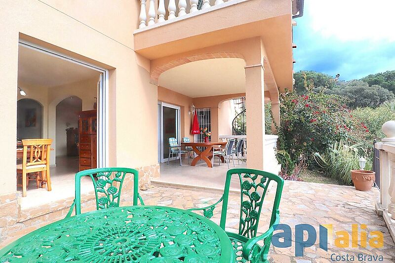 Casa amb piscina i vistes al mar a Santa Cristina d'Aro, amb apartaments separats
