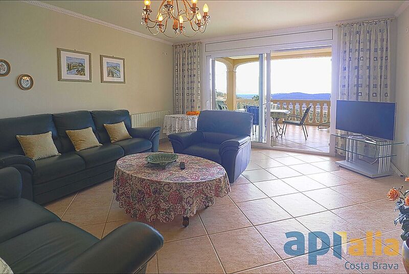 Casa con piscina y vistas al mar en Les Teules, Santa Cristina d'Aro, con apartamentos separados