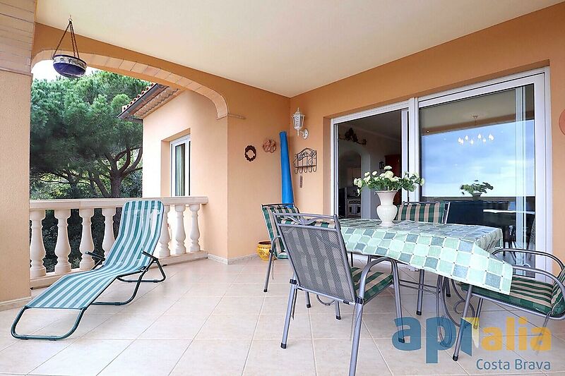 Casa amb piscina i vistes al mar a Santa Cristina d'Aro, amb apartaments separats