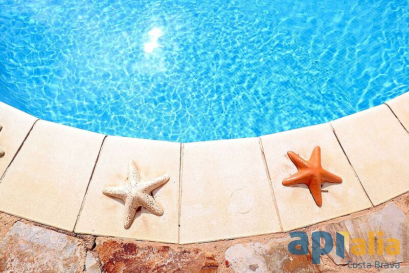Casa amb piscina i vistes al mar a Santa Cristina d'Aro, amb apartaments separats