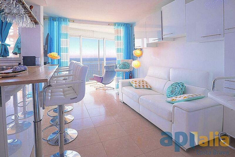 2 bedroom apartment on the seafront