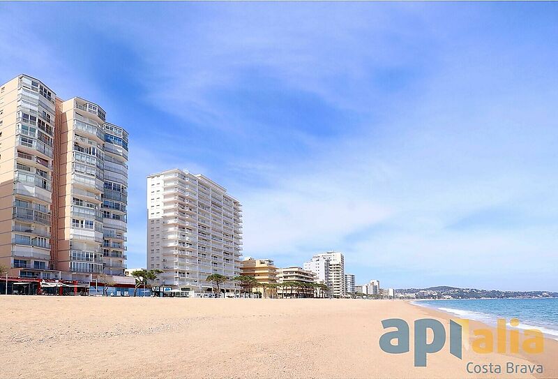2 bedroom apartment on the seafront