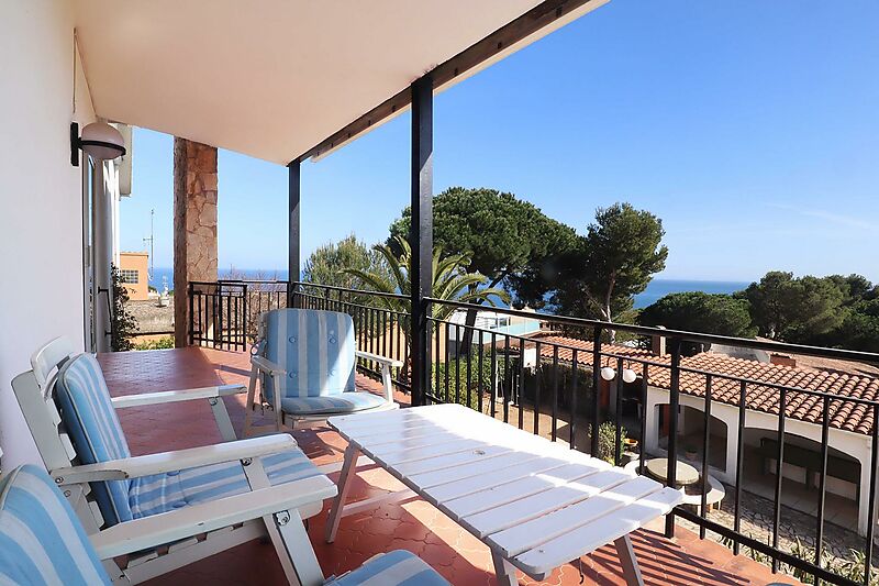 Eight room villa with sea views