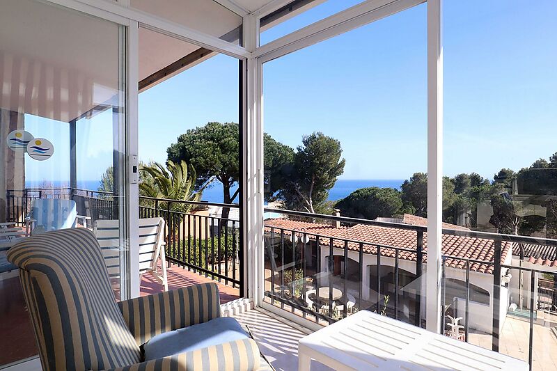 Eight room villa with sea views