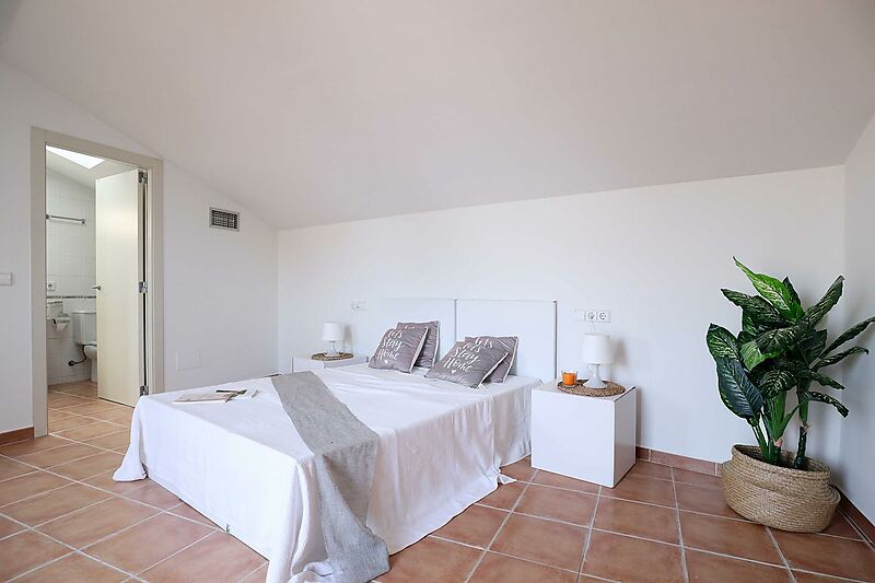 4-bedroom maisonette pool and parking in the center of Playa de Aro