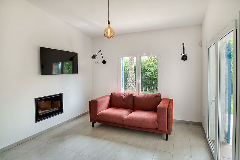 Preciosa casa de estilo mediterráneo con varias terrazas y jardín en la zona baja de Mas Ambros, cerca del centro de Calonge.
