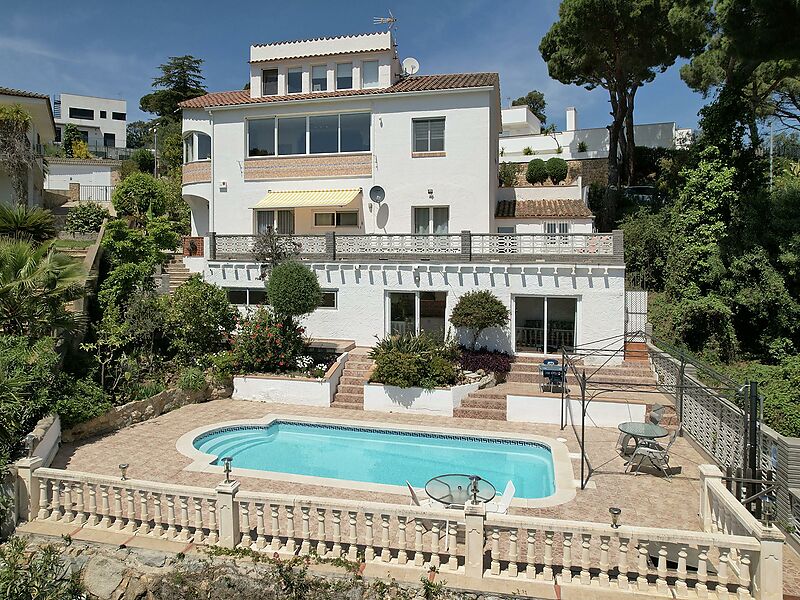 Villa mit separatem Apartment, Pool und Panoramablick auf das Meer in Calonge