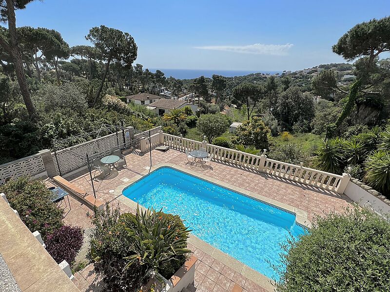 Villa mit separatem Apartment, Pool und Panoramablick auf das Meer in Calonge