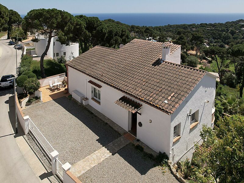 Villa mit separatem Apartment, Pool und Panoramablick auf das Meer in Calonge