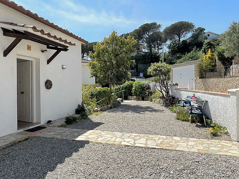 Villa mit separatem Apartment, Pool und Panoramablick auf das Meer in Calonge
