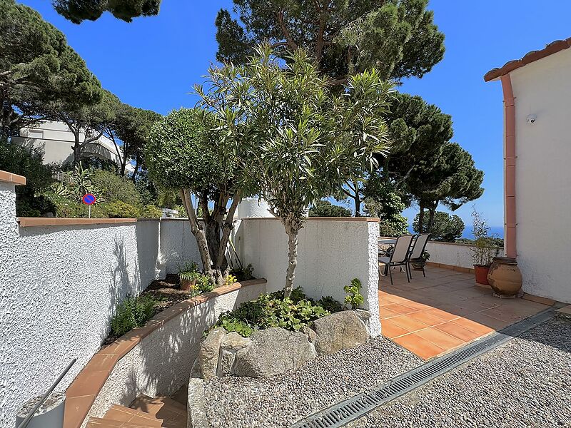 Villa mit separatem Apartment, Pool und Panoramablick auf das Meer in Calonge
