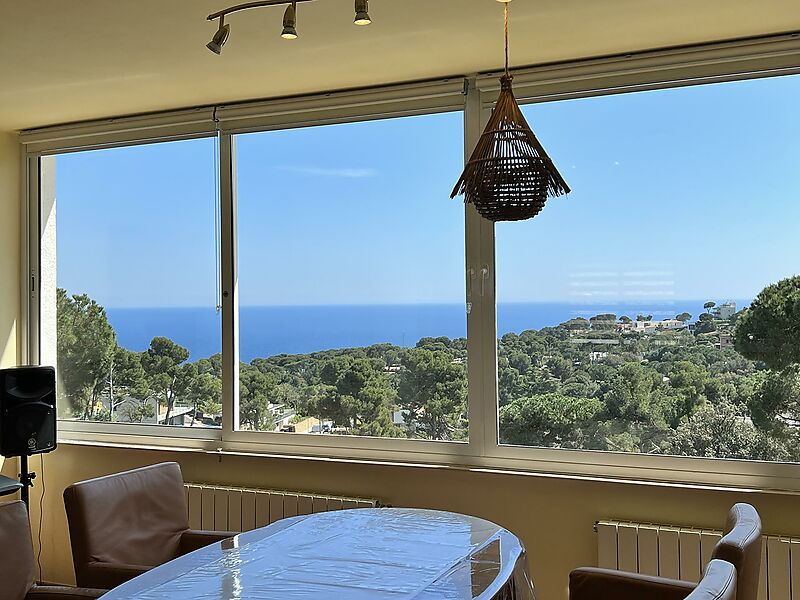 Villa mit separatem Apartment, Pool und Panoramablick auf das Meer in Calonge