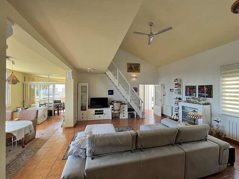 Villa mit separatem Apartment, Pool und Panoramablick auf das Meer in Calonge