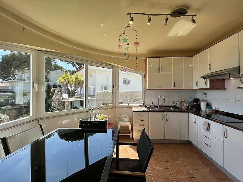 Villa mit separatem Apartment, Pool und Panoramablick auf das Meer in Calonge