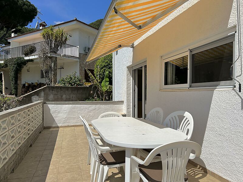 Villa mit separatem Apartment, Pool und Panoramablick auf das Meer in Calonge