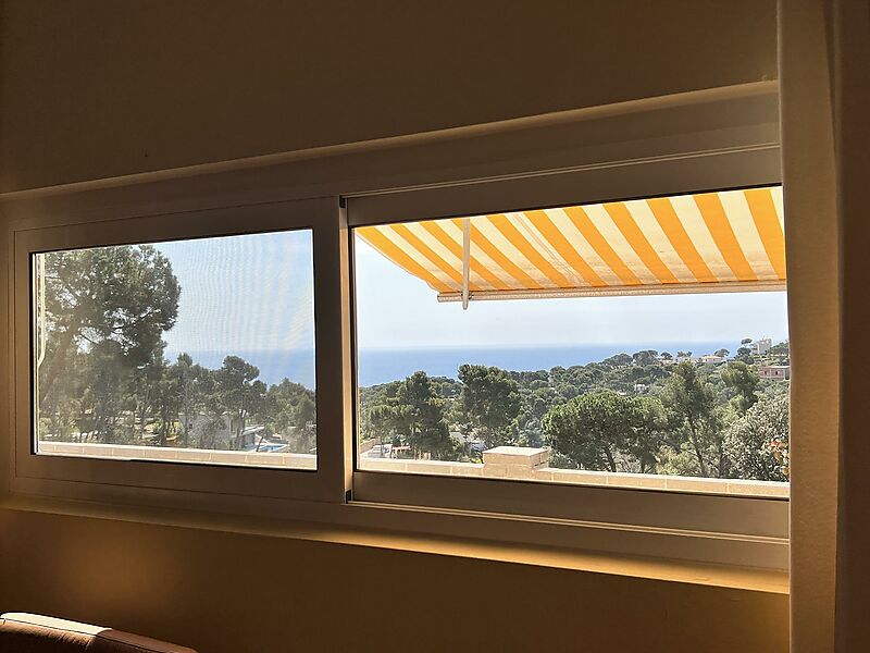 Villa mit separatem Apartment, Pool und Panoramablick auf das Meer in Calonge