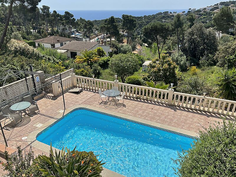 Villa mit separatem Apartment, Pool und Panoramablick auf das Meer in Calonge