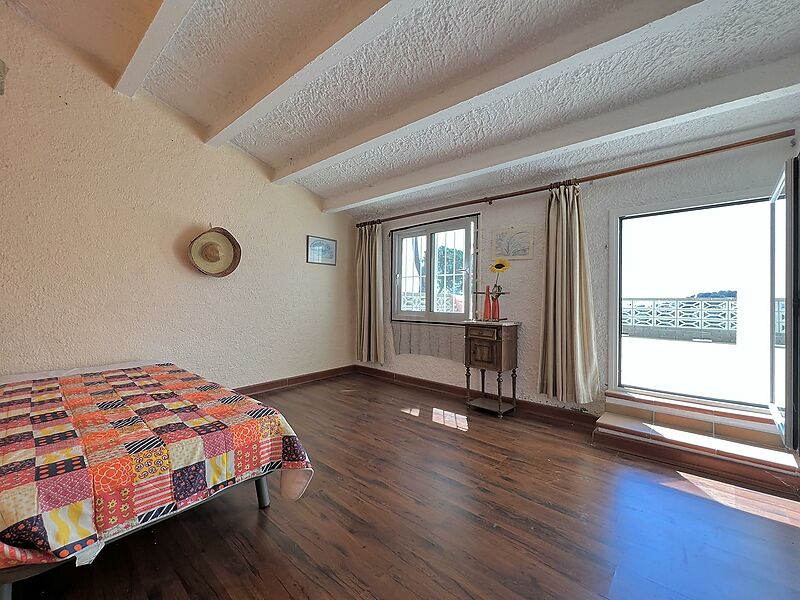 Villa mit separatem Apartment, Pool und Panoramablick auf das Meer in Calonge