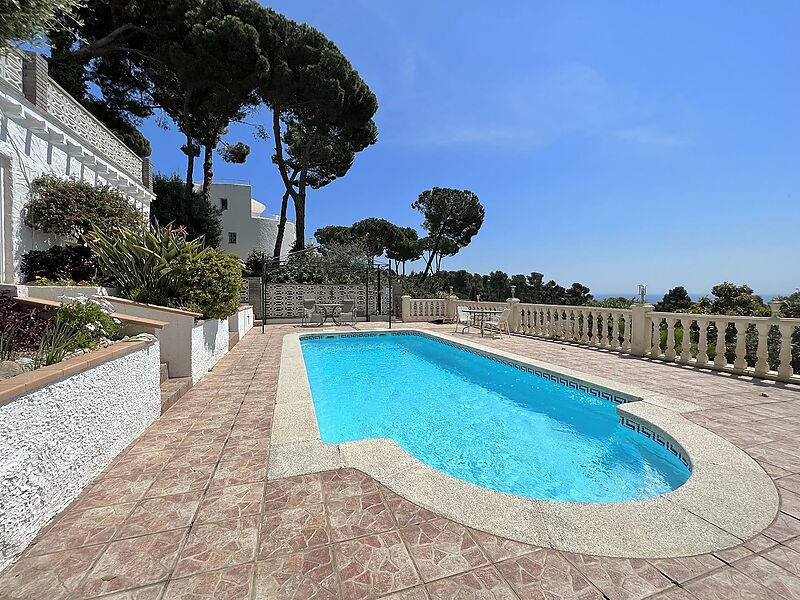 Villa mit separatem Apartment, Pool und Panoramablick auf das Meer in Calonge