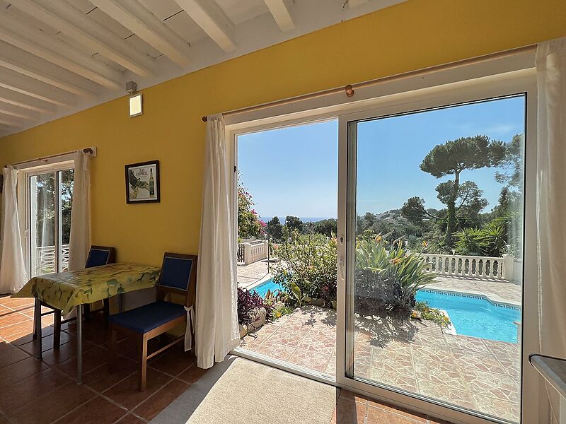 Villa mit separatem Apartment, Pool und Panoramablick auf das Meer in Calonge