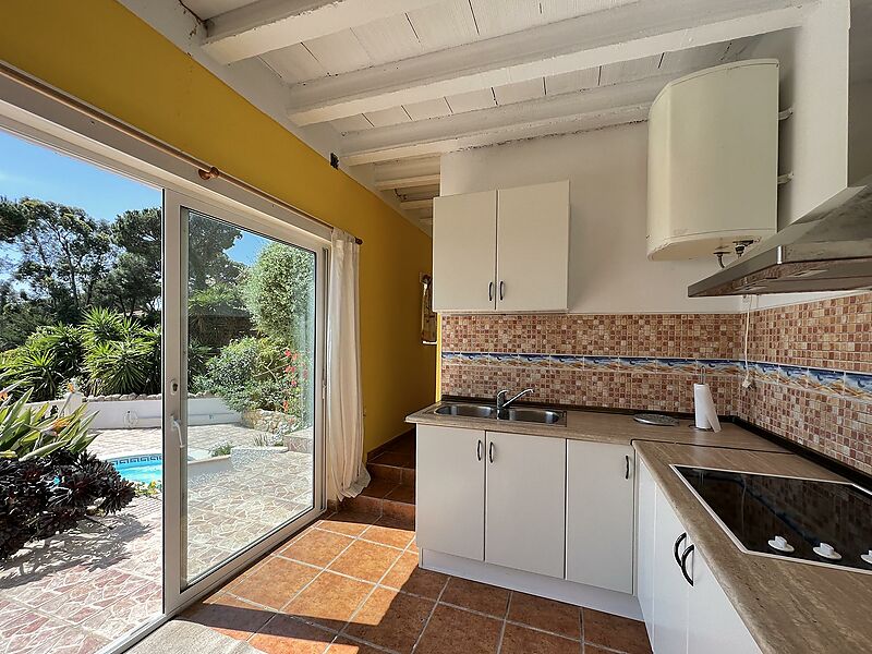 Villa mit separatem Apartment, Pool und Panoramablick auf das Meer in Calonge