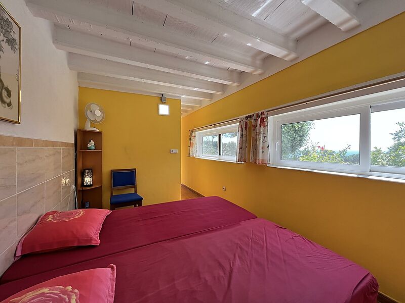 Villa mit separatem Apartment, Pool und Panoramablick auf das Meer in Calonge