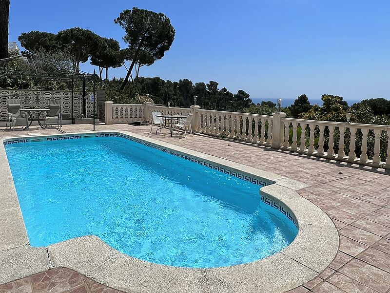 Villa mit separatem Apartment, Pool und Panoramablick auf das Meer in Calonge