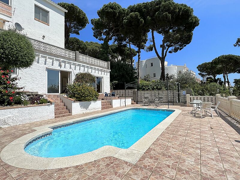 Villa mit separatem Apartment, Pool und Panoramablick auf das Meer in Calonge