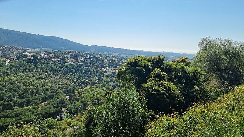 Parcela con vistas laterales al mar la urbanitzación Rio de Oro en Calonge