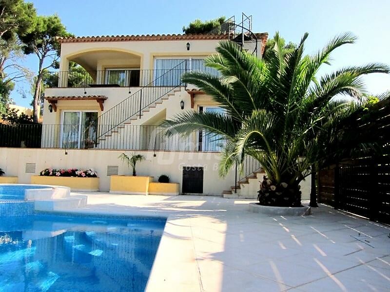 Villa de luxe de style moderne, à seulement 5 minutes à pied de la plage de Sant Antoni