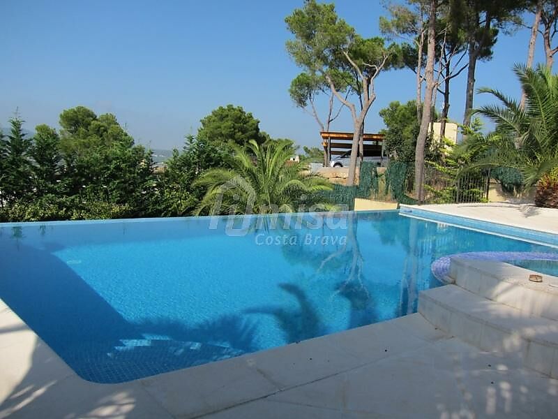 Luxury villa in modern style, just 5 minutes walk from the beach of Sant Antoni
