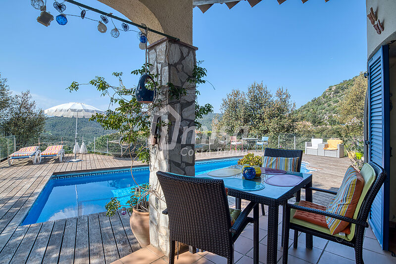 Acollidora i àmplia casa amb piscina i jardí a Calonge, ideal per a 2 famílies