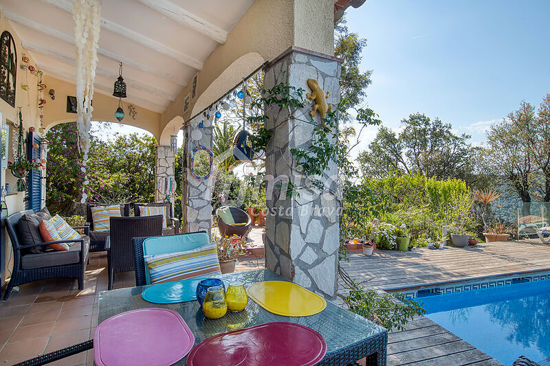 Maison confortable et spacieuse avec piscine et jardin à Calonge, idéale pour 2 familles